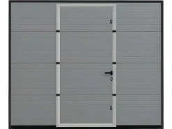 Sectionale Garagedeur Met Gegroefd Effect En Centrale Grijze Loopdeur Met Motor - Noria