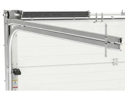 Sectionale Garagedeur Met Glad Effect Met Centrale Witte Loopdeur En Somfy Motor - Lavega